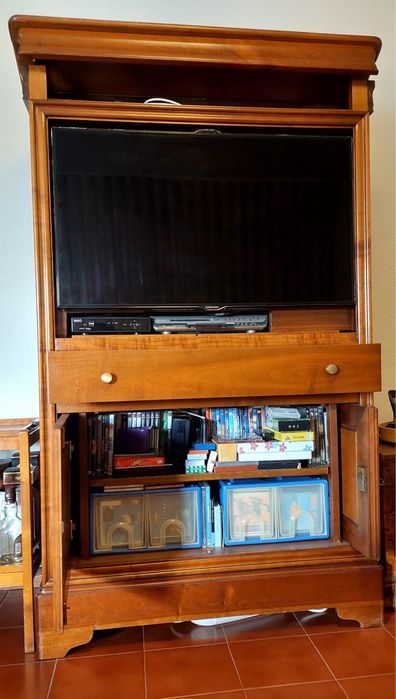 Móvel em Madeira de Cerejeira maciça