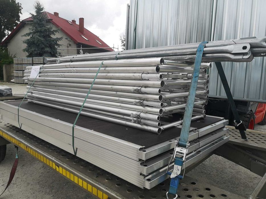 Nowe lekkie rusztowanie na ścianę szczytową aluminium Plettac 8,3 m wysokości x 10 m długości - podest 2,5 m
