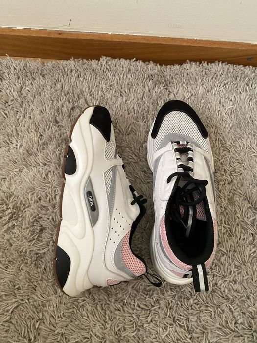 Tenis branco e preto CD