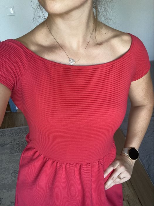 Czerwona sukienka mini dekolt w łódkę M prążki