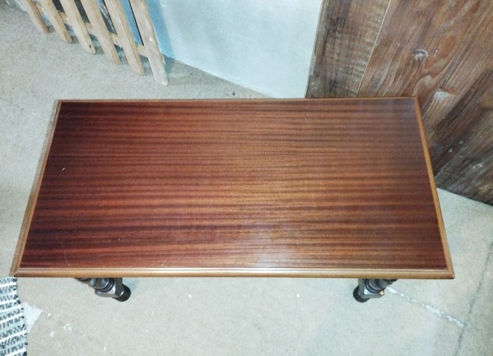 Mesa de centro de mogno