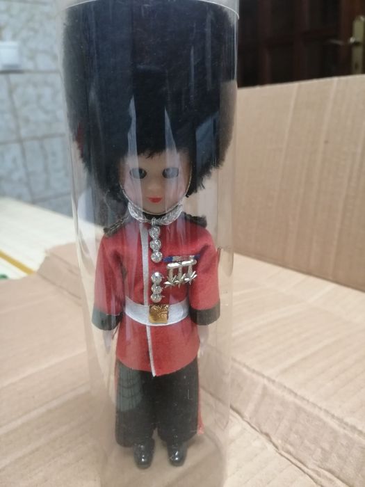 Bonecas( 2 genuínas), vintage da Guarda Real de Londres, o par-3,5€..