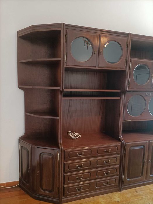 Armário de sala grande em madeira