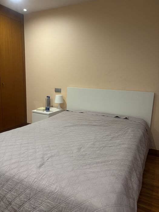 Cama de casal com estrado