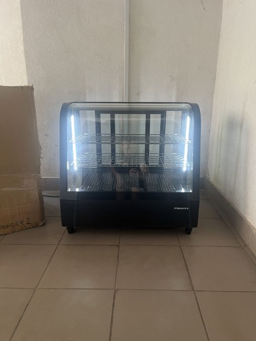 Холодильна Вітрина Кондитерська Frosty Італія