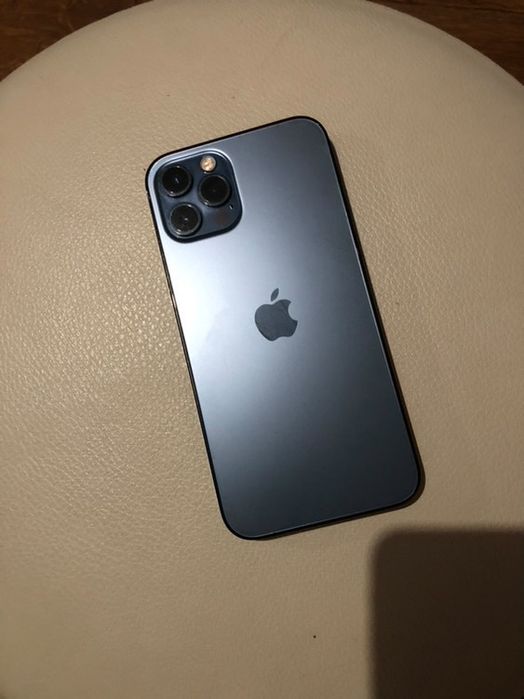 Продаю iPhone 12 pro