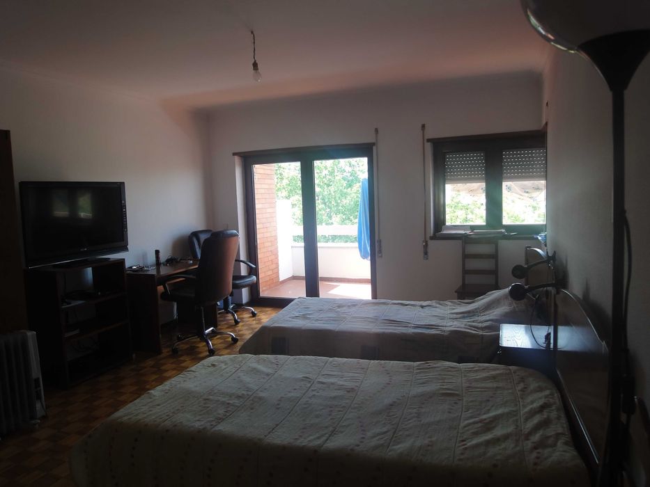Aluga-se quarto partilhado c/ terraço