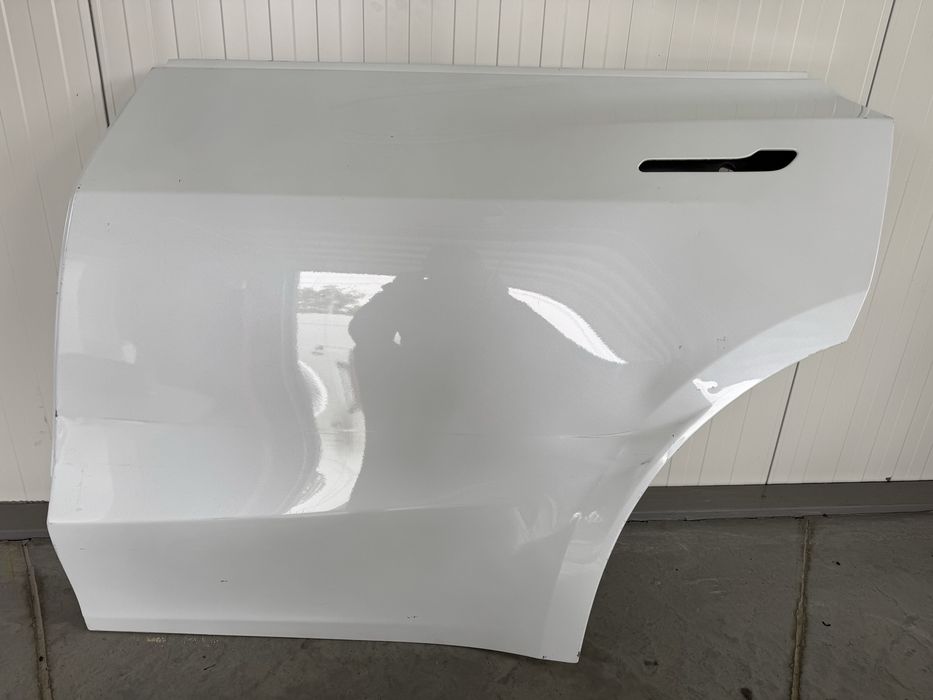 Tesla Model Y двері задні ліві