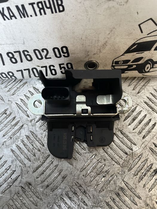 Замок кришки багажника ляди Volkswagen Tiguan 5M0827505H