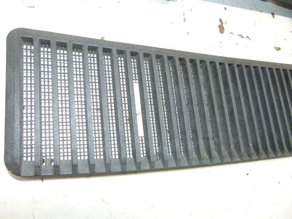 Volvo 340 grelha capot " nova de stock antigo