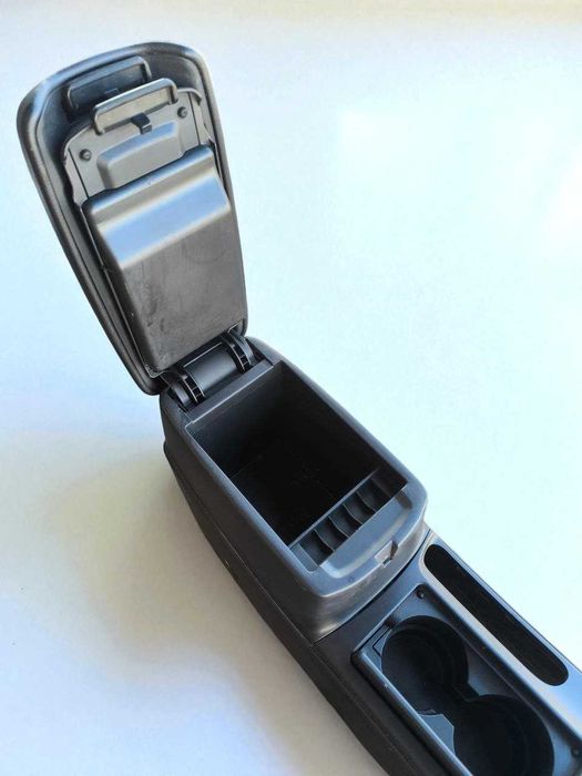 Центральна консоль з підлокітником тунель борода Mazda 6 GG МКПП