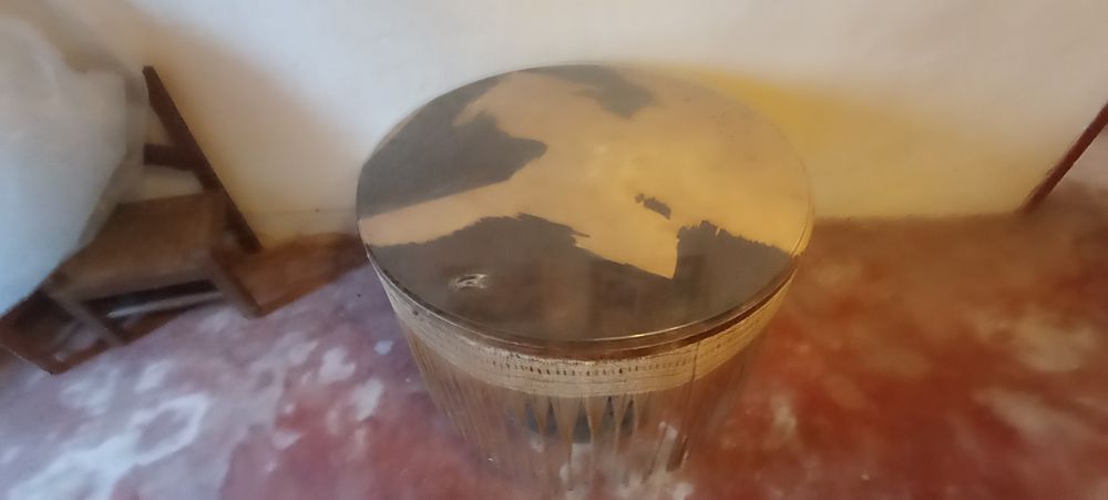 Mesa redonda  de centro com franjas