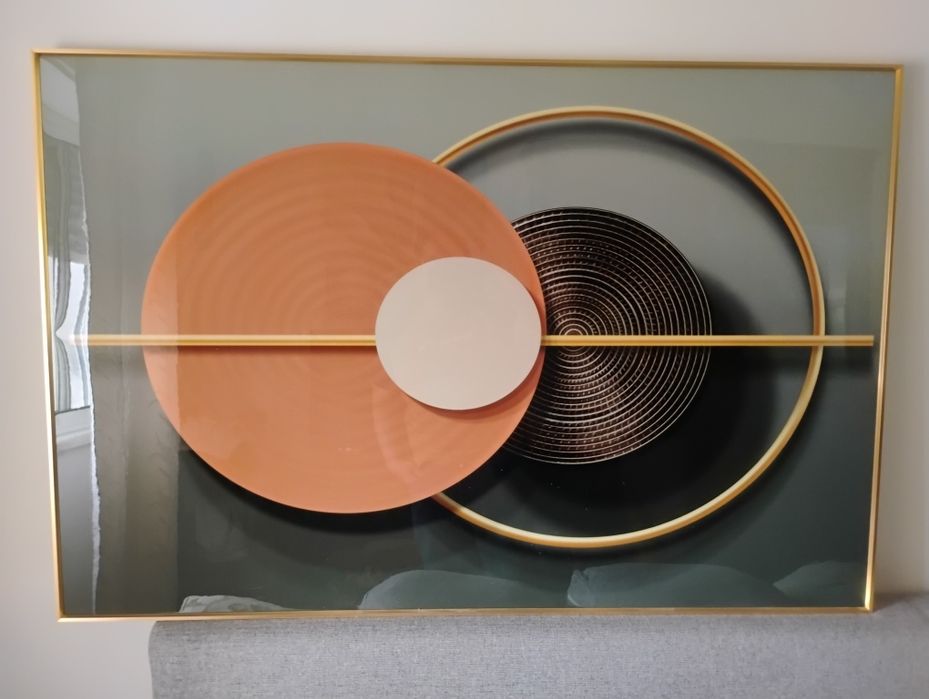 Quadro com moldura dourada