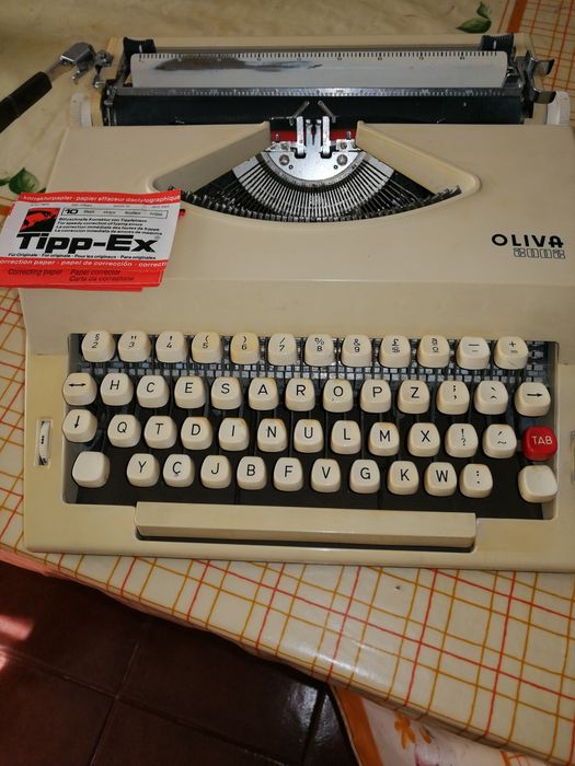 Máquina de escrever Oliva