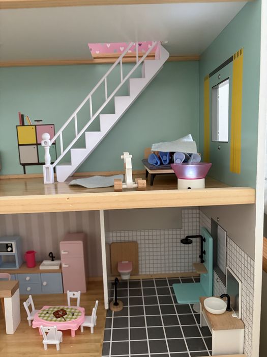 Sprzedam drewniany domek dla lalek z akcesoriami Lidl