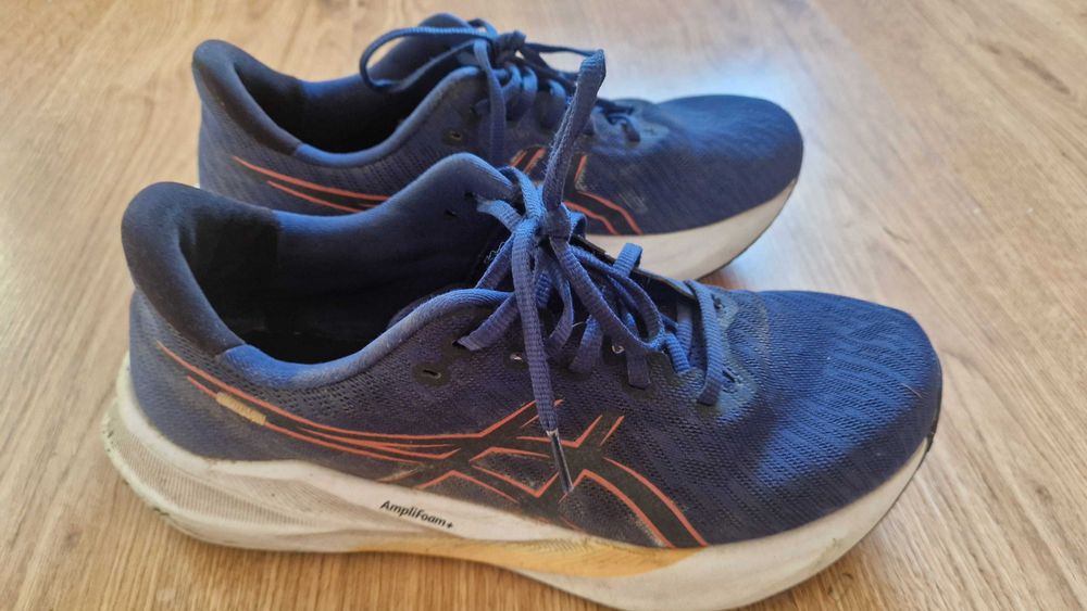 Sprzedam buty do biegania asics novablast 4