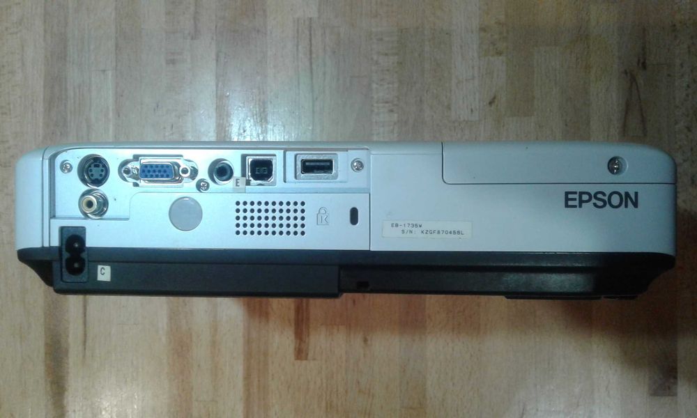 Продам мультимедійний проектор Epson