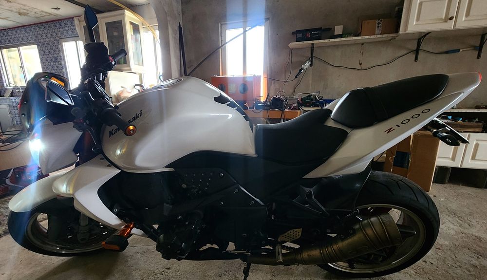 Kawasaki z1000 .