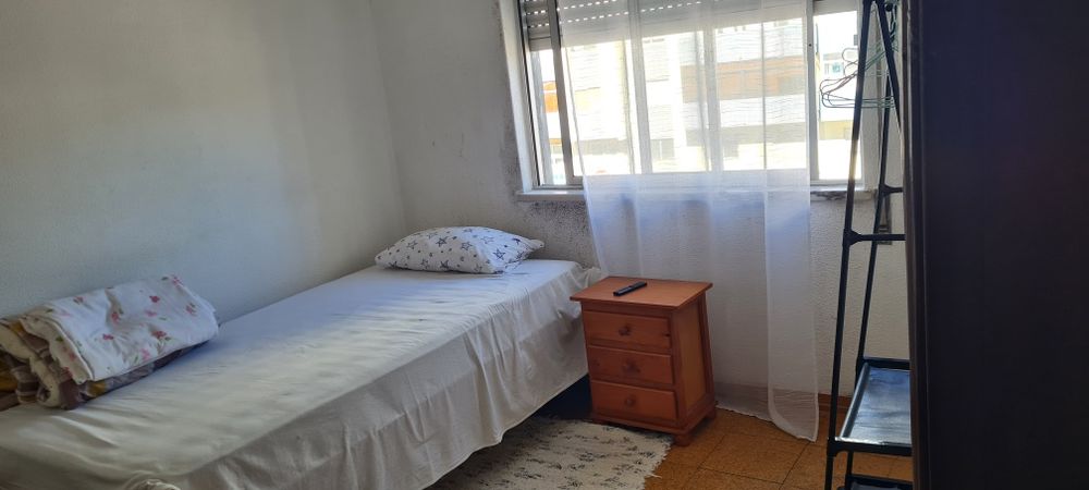 Quarto individual para arrendar em Setúbal
