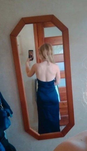 Sukienka długa z rozcięciem