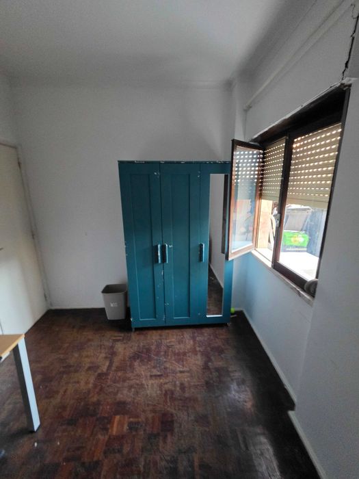 Quarto Grande para Individual, Casal ou Partilhado SEM CALÇÃO