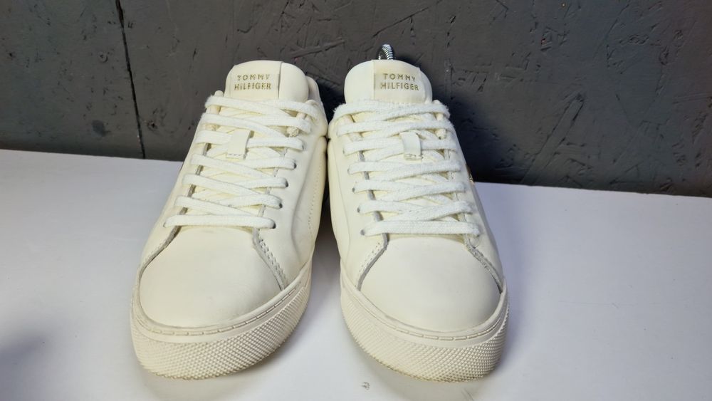 шкіряні кросівки Tommy Hilfiger. Розмір 36