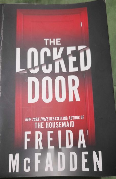 Livro  the loked door em inglês