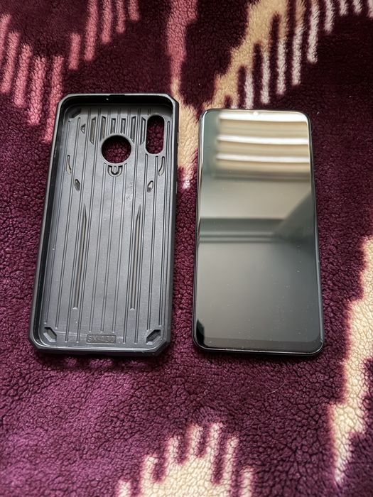 Продам телефон самсунг А - 30 на запчастини