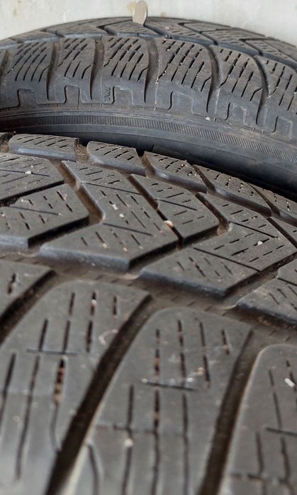 Продам 4 зимові автошини Pirelli Scorpion 215 65 17 в гарному стані