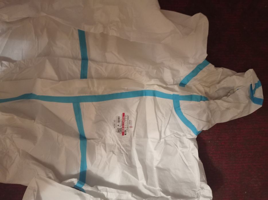 Два.мед.защитных.нов.комбинезона.