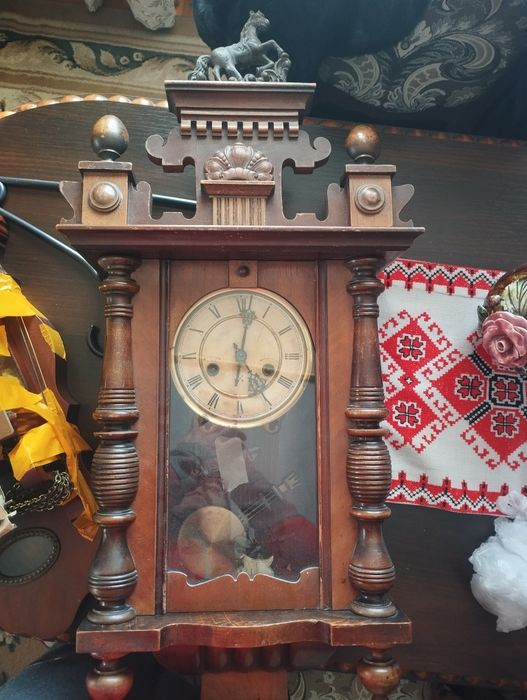 Антикварний настінний годинник