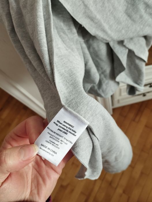 Віддам слінг шарф і простирадло в каляску