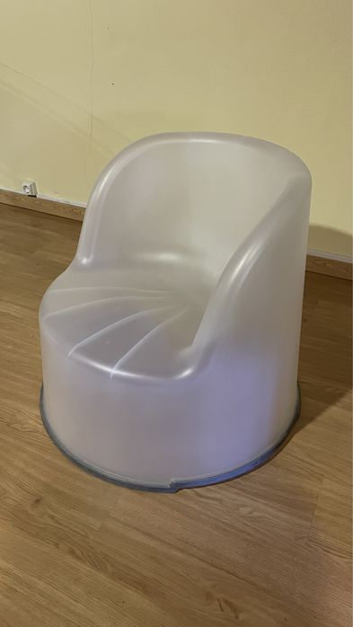 Poltrona em poliuretano (design K & M Hagberg)