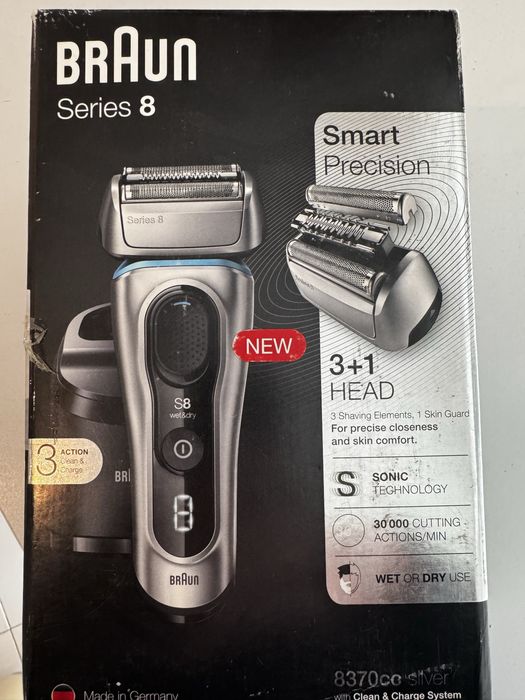 Máquina de Barbear Braun com Docking Station de carregamento e limpeza