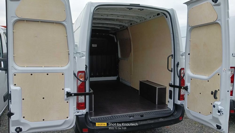 Profesjonalna zabudowa busa marki Renault Master L3H2