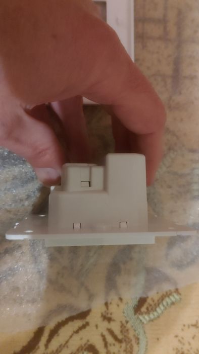 Розетка с  двумя и четырьмя USB