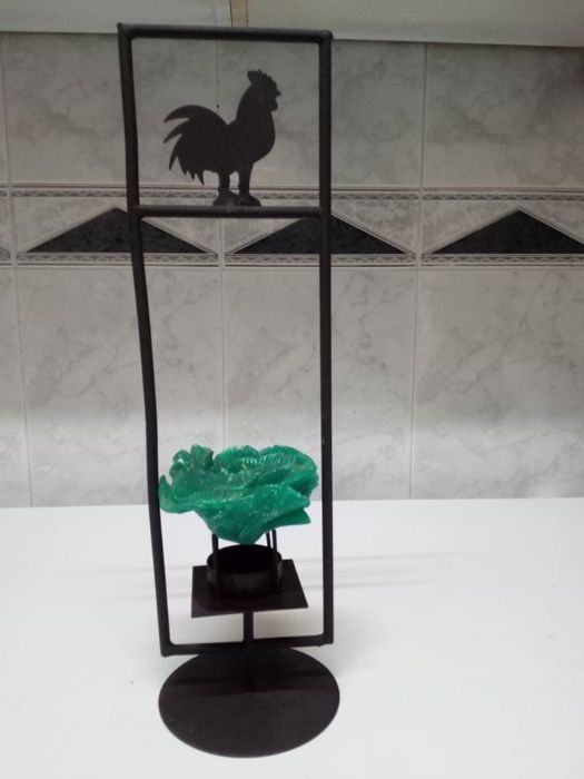 Porta-velas em ferro fundido com galo