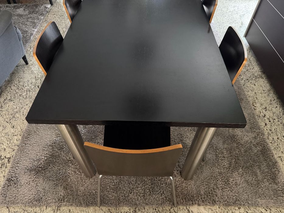 Conjunto de (mesa) e (10 cadeiras)