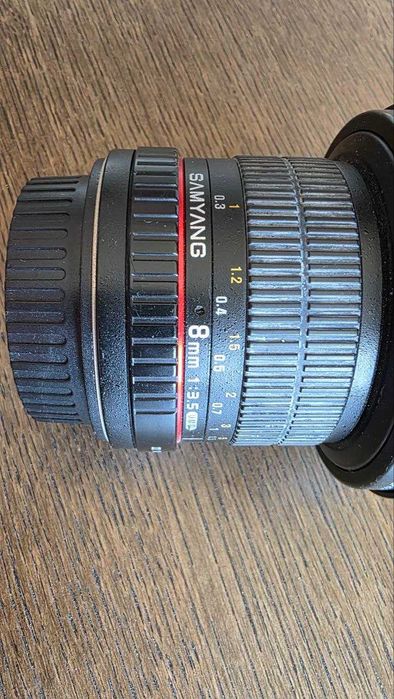 Objetiva Samyang 8mm f/3.5 UMC Fisheye para Canon EF / EF-S