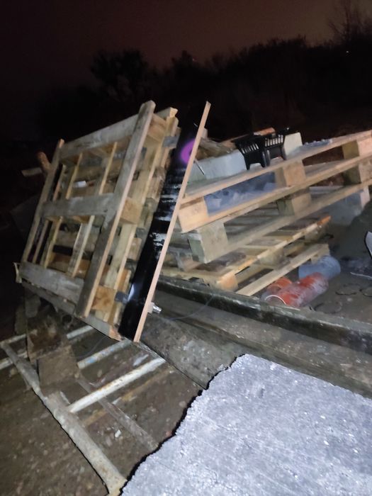 Oddam palety to co na zdjęciu 1km od granicy Warszawy w stronę lasek