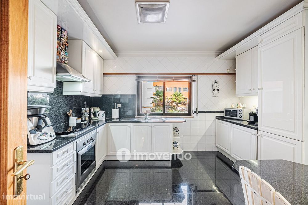 Apartamento T2 exclusivo, com garagem, em Paço de Arcos