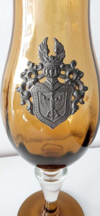 Jarra antiga com brasão