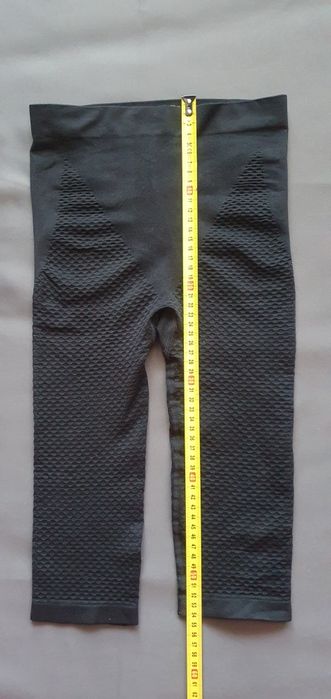 Krótkie, czarne legginsy S/M