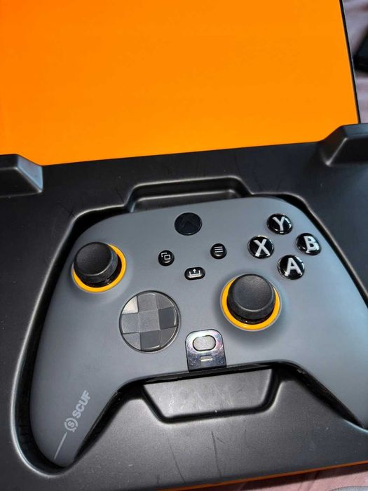 Pad bezprzewodowy scuf Instinct Pro Steel USZKODZONY