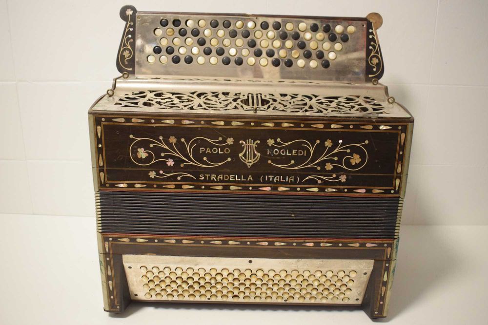 Acordeons  8 instromentos pelo preço de um pormoçao de Natal