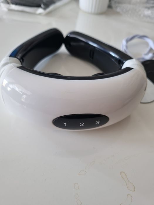 Masażer szyi elektrostymulujący