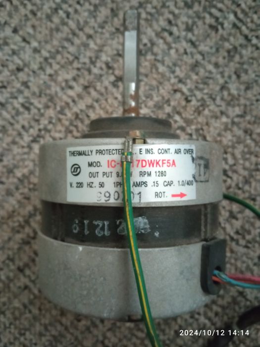 Двигатель на вентилятор внутреннего блока.