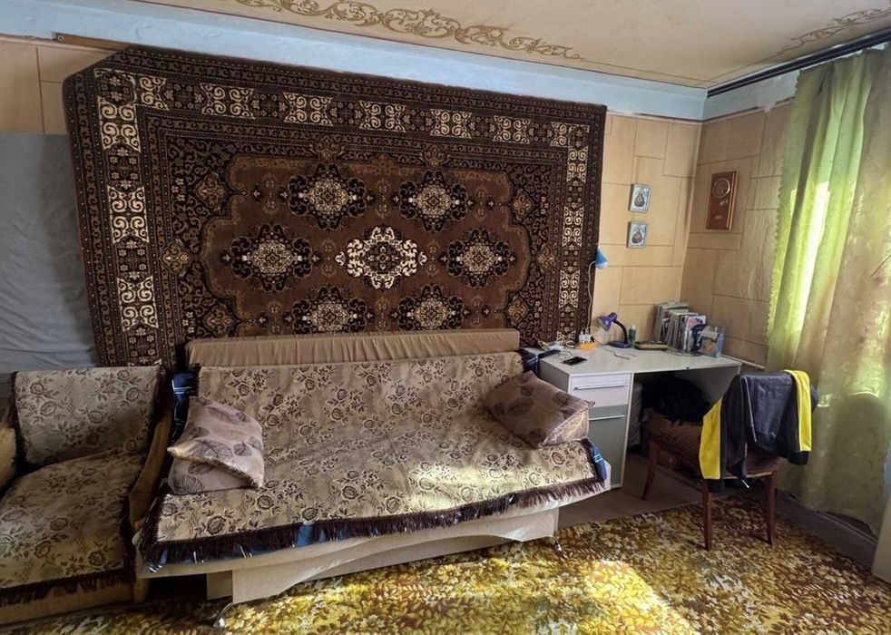 Продається двокімнатна квартира в самому центрі Гнівані