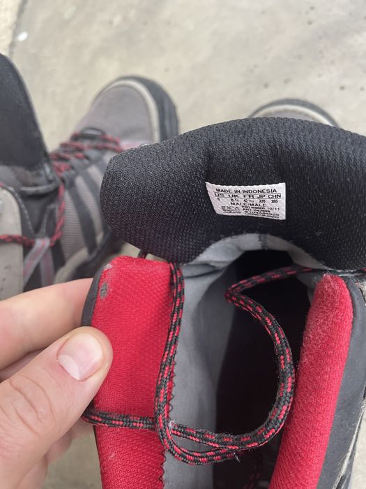 Продам чоловічі ботінки Адідас на осінь та євро зиму.