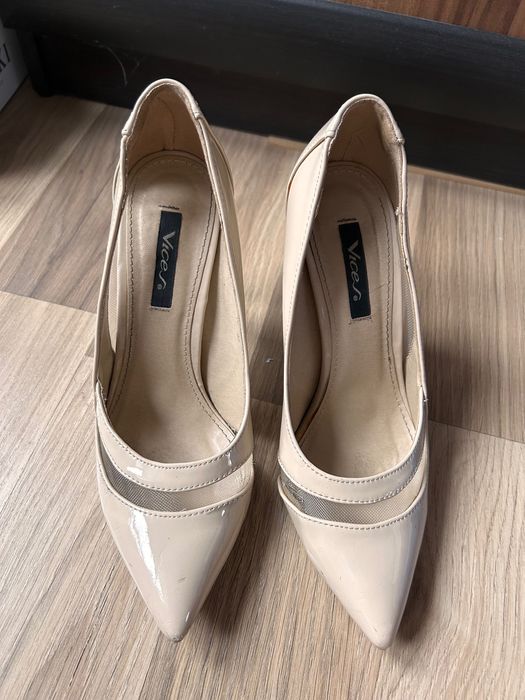 Szpilki, czółenka beżowe